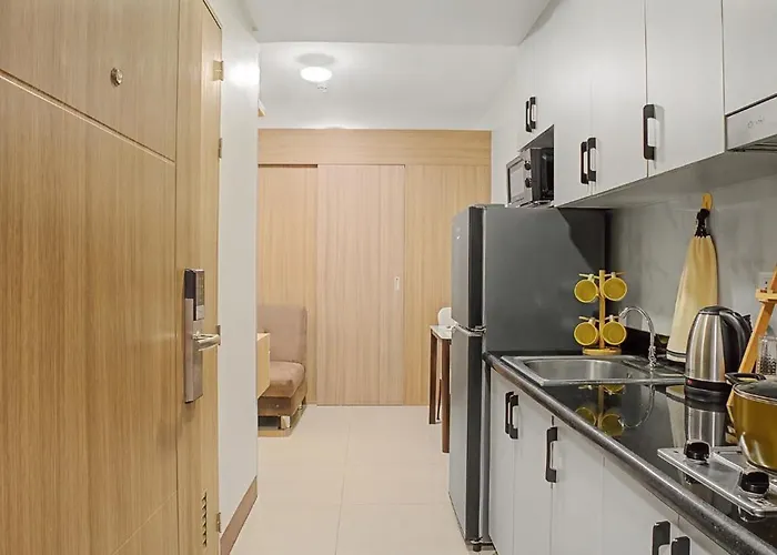 Relaxing 1br Balcony With Pool View Free Parking Manila