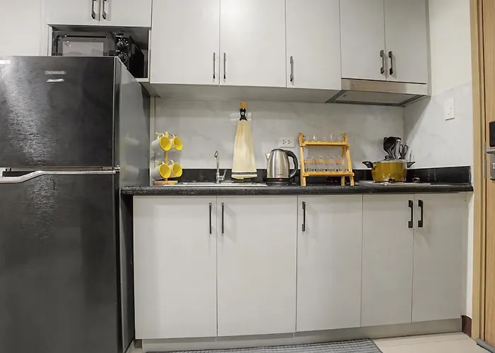 Relaxing 1br Balcony With Pool View Free Parking 4* Manila