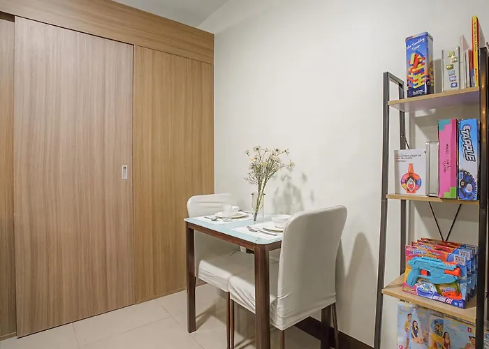 Relaxing 1br Balcony With Pool View Free Parking 4* Manila